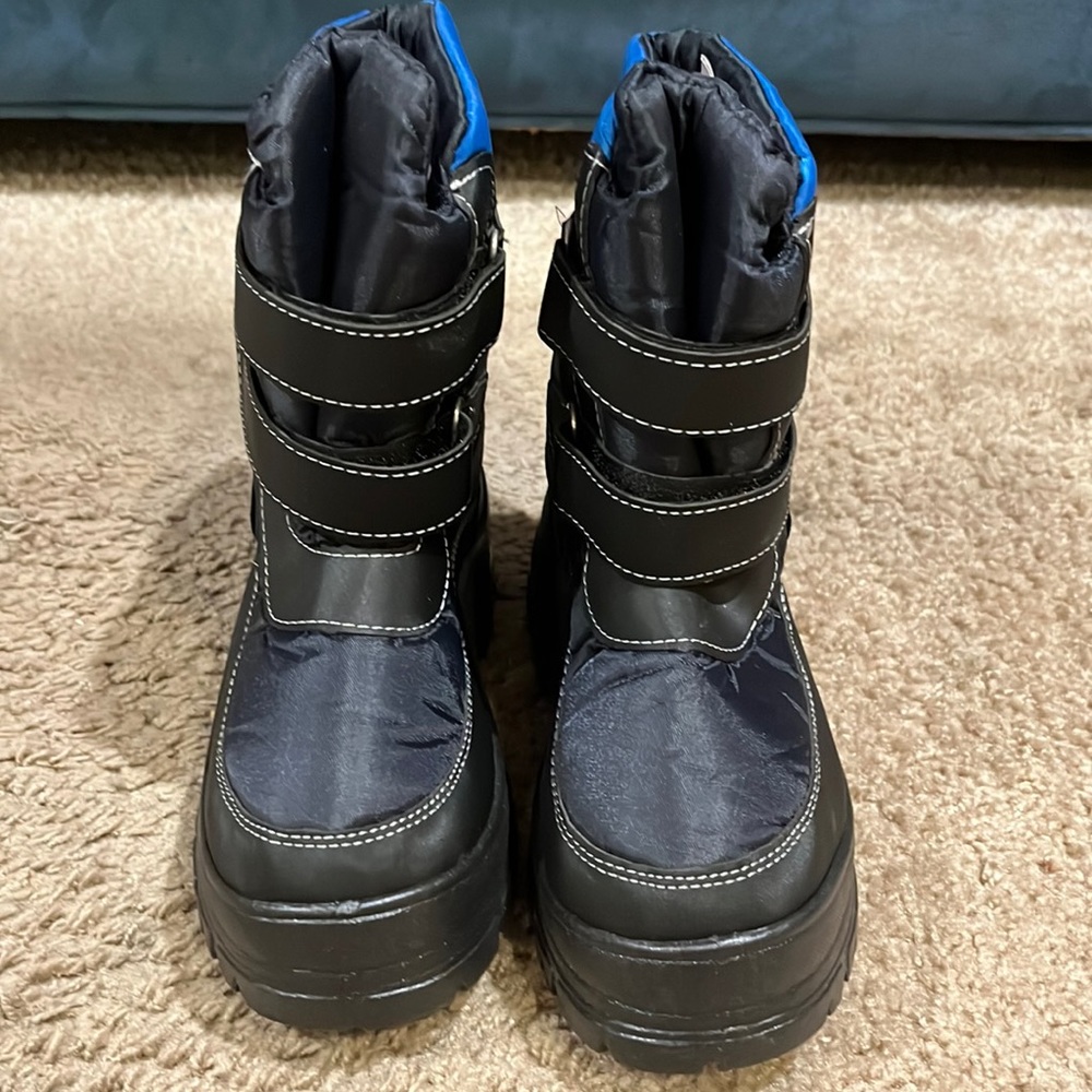 Boys’ Snow Boots.  NWT.  Size 1